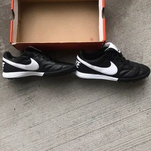 THE NIKE PREMIER II TURF